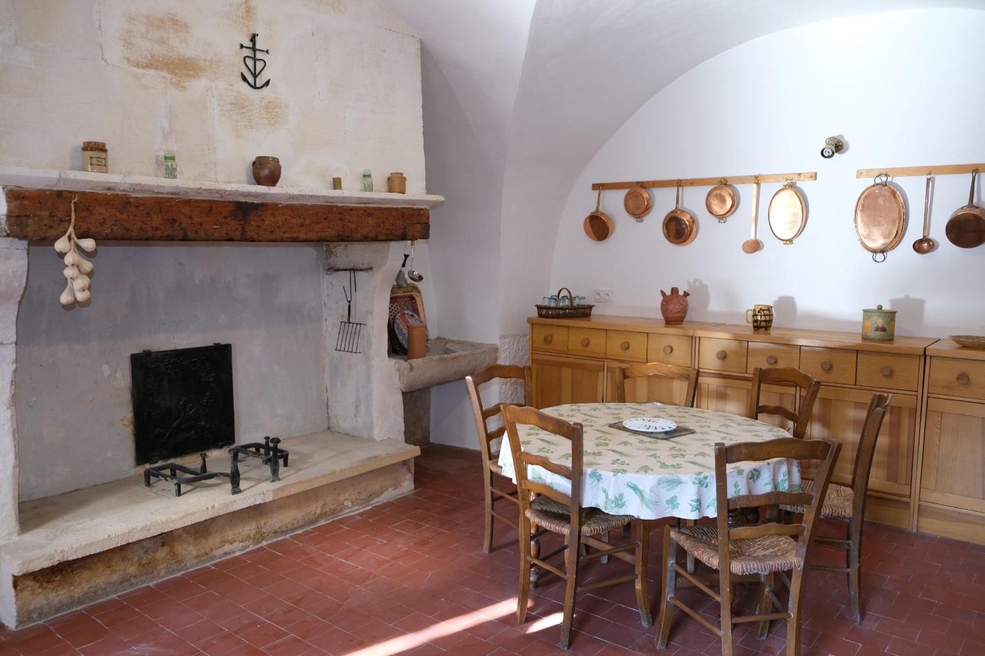 Typical Mas Provencal With Swimming Pool In A Small Hamlet Near Mouries In The Alpilles In Provence- 8 Persons Villa Bagian luar foto